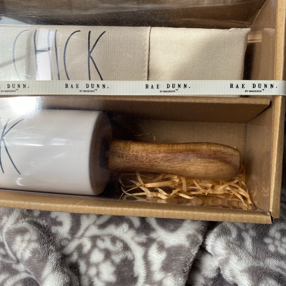 Rae Dunn “HOT CHICK” Rolling Pin and Apron set-NEW - Picture 5 of 6
